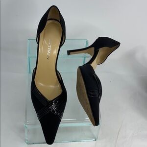 Ellen Tracy 8B Crepe Patent Leather D’Orsay Heels